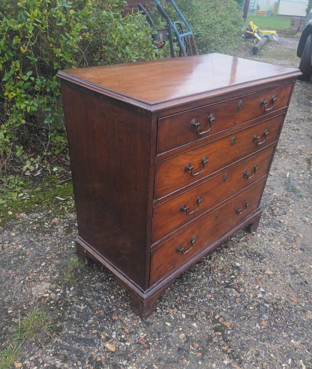 Small Georgian mahogany chest of drawers.  View VI