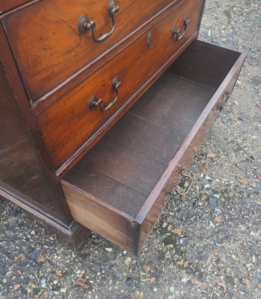 Small Georgian mahogany chest of drawers.  View VII