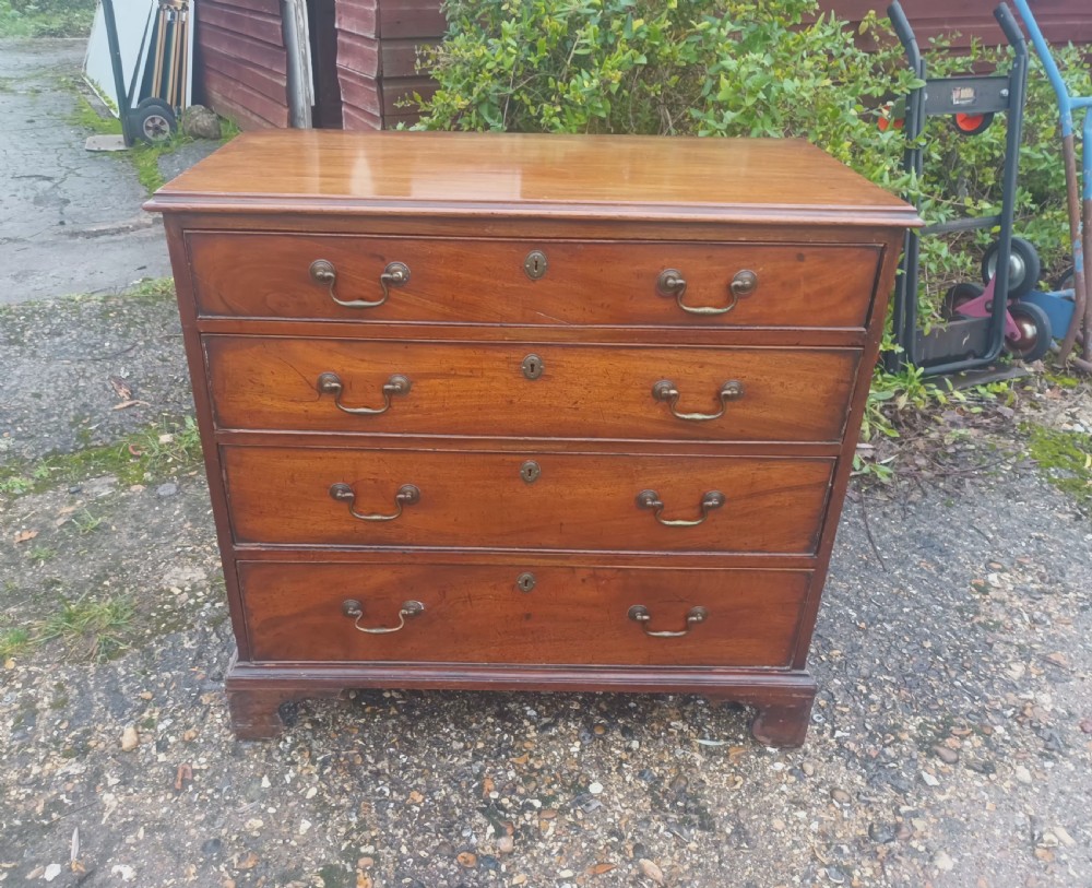 Small Georgian mahogany chest of drawers.  View VIII