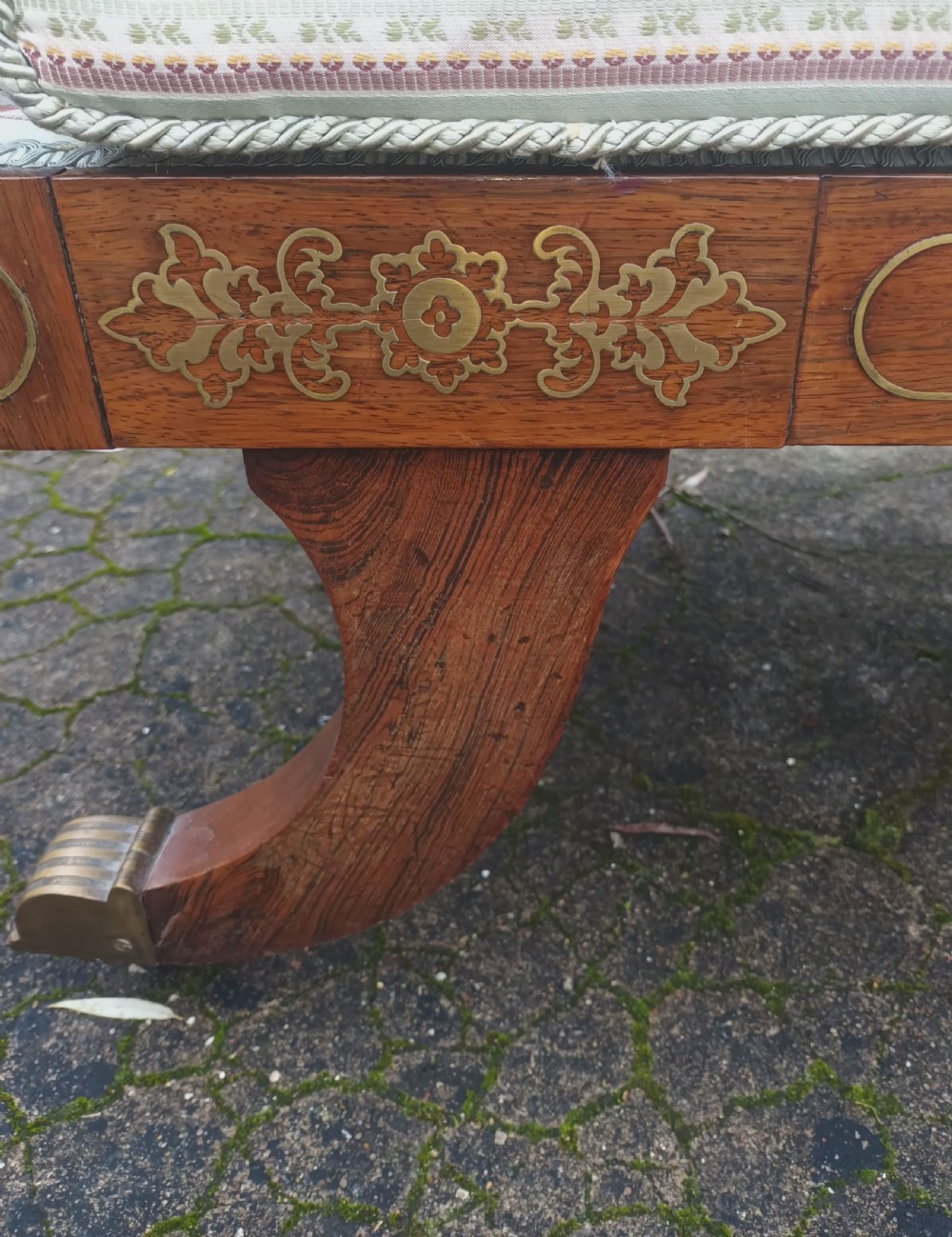 Large elegant Regency brass inlaid chaise longue.  View II