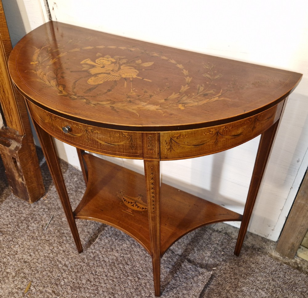 Lovely quality Edwardian inlaid mahogany side table with drawer.