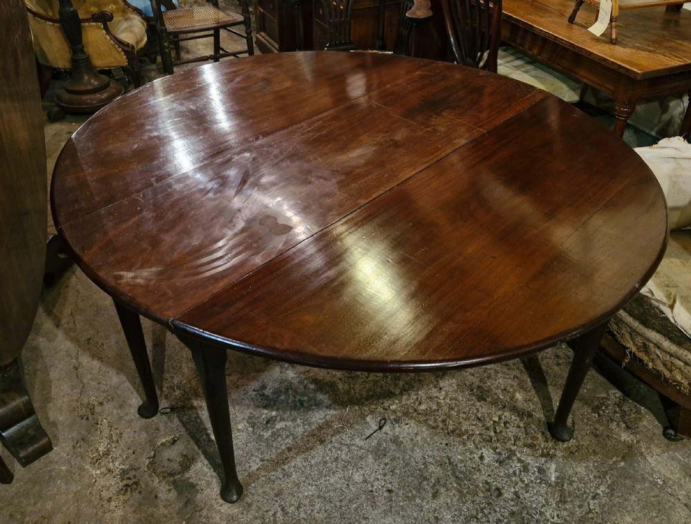 Large Georgian 8 seater mahogany gate leg dining table View XI