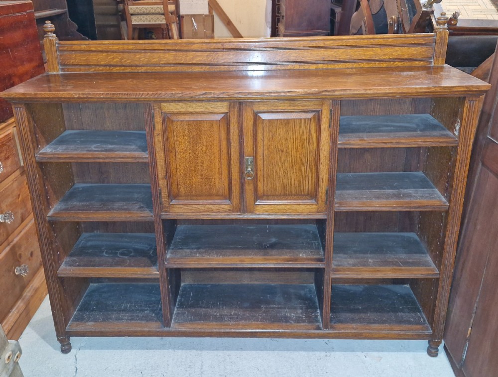 Neat late Victorian Gillows of Lancaster oak bookcase  View VII