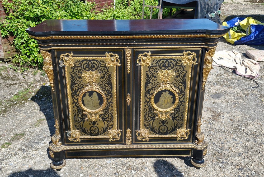 English Victorian gilt metal mounted 2 door cab View VI