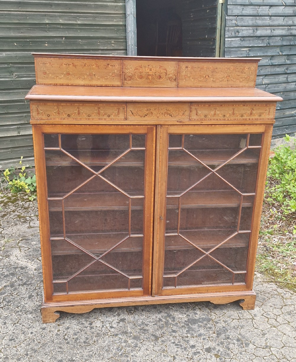 Edwardian inlaid mahogany 2 door bookcase cabinet. 