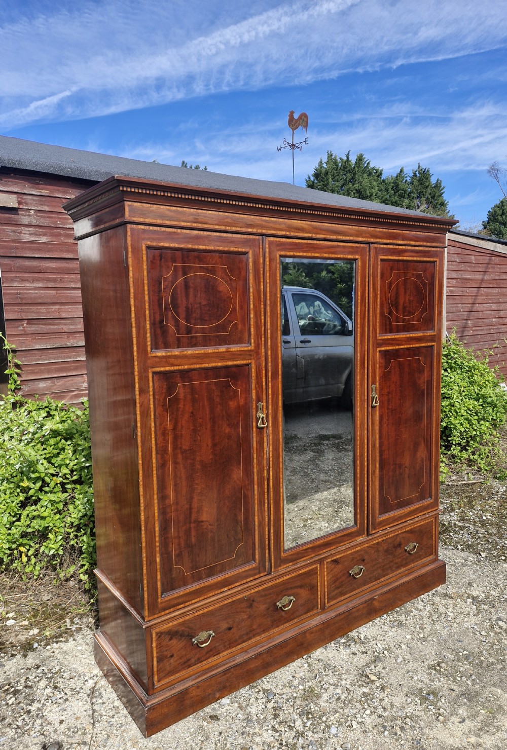 Good quality Edwardian inlaid mahogany wardrobe. 