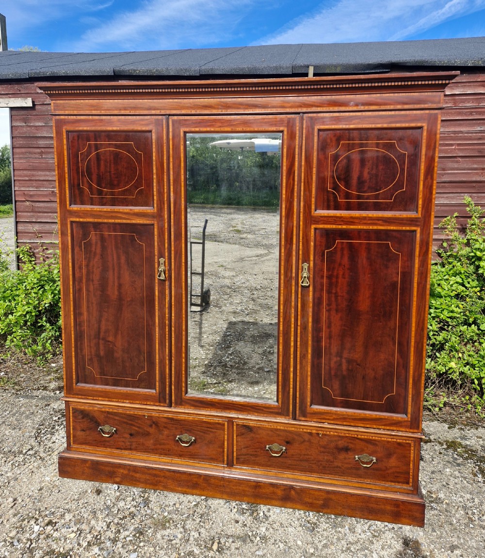 Good quality Edwardian inlaid mahogany wardrobe.  View IV