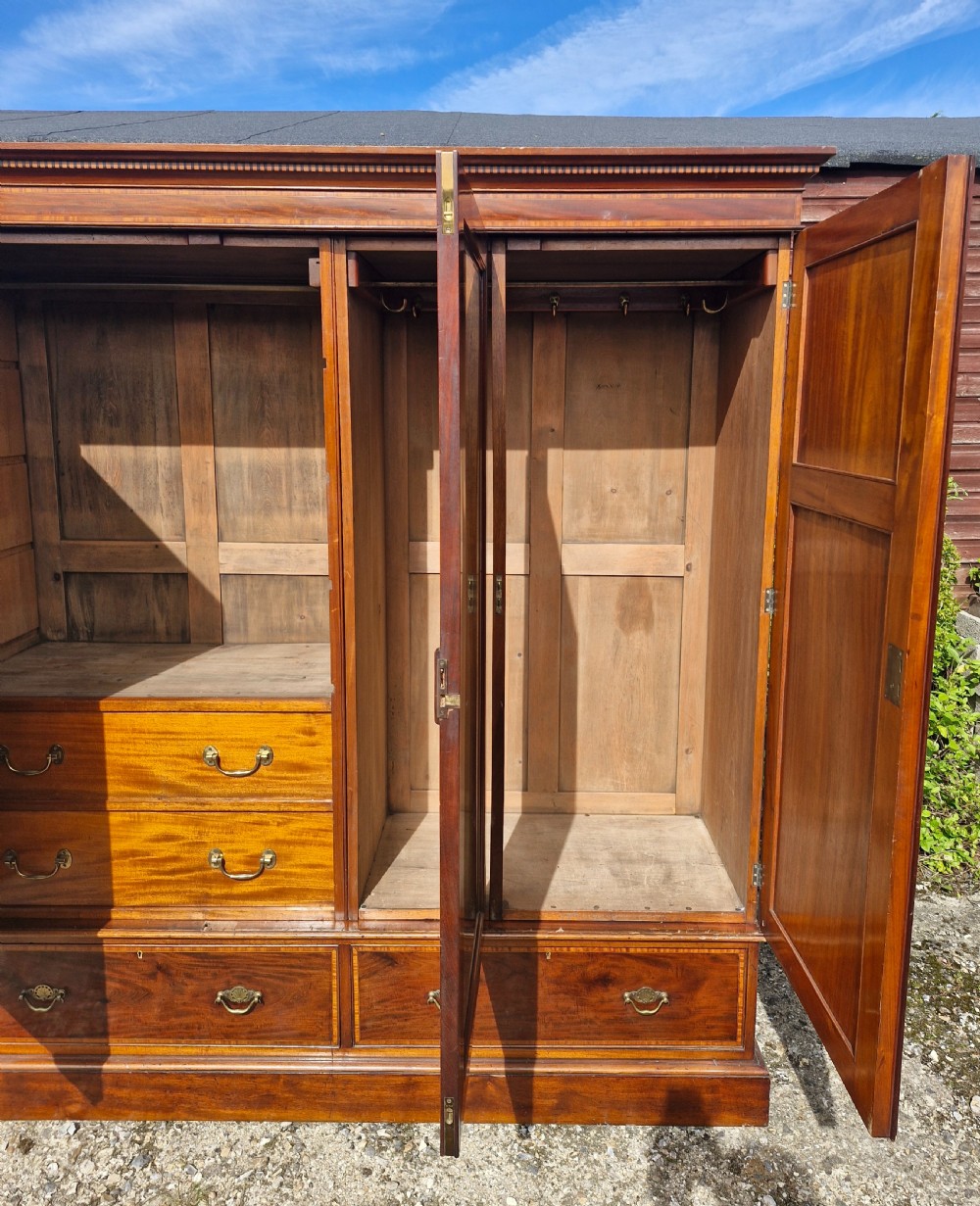 Good quality Edwardian inlaid mahogany wardrobe.  View XI