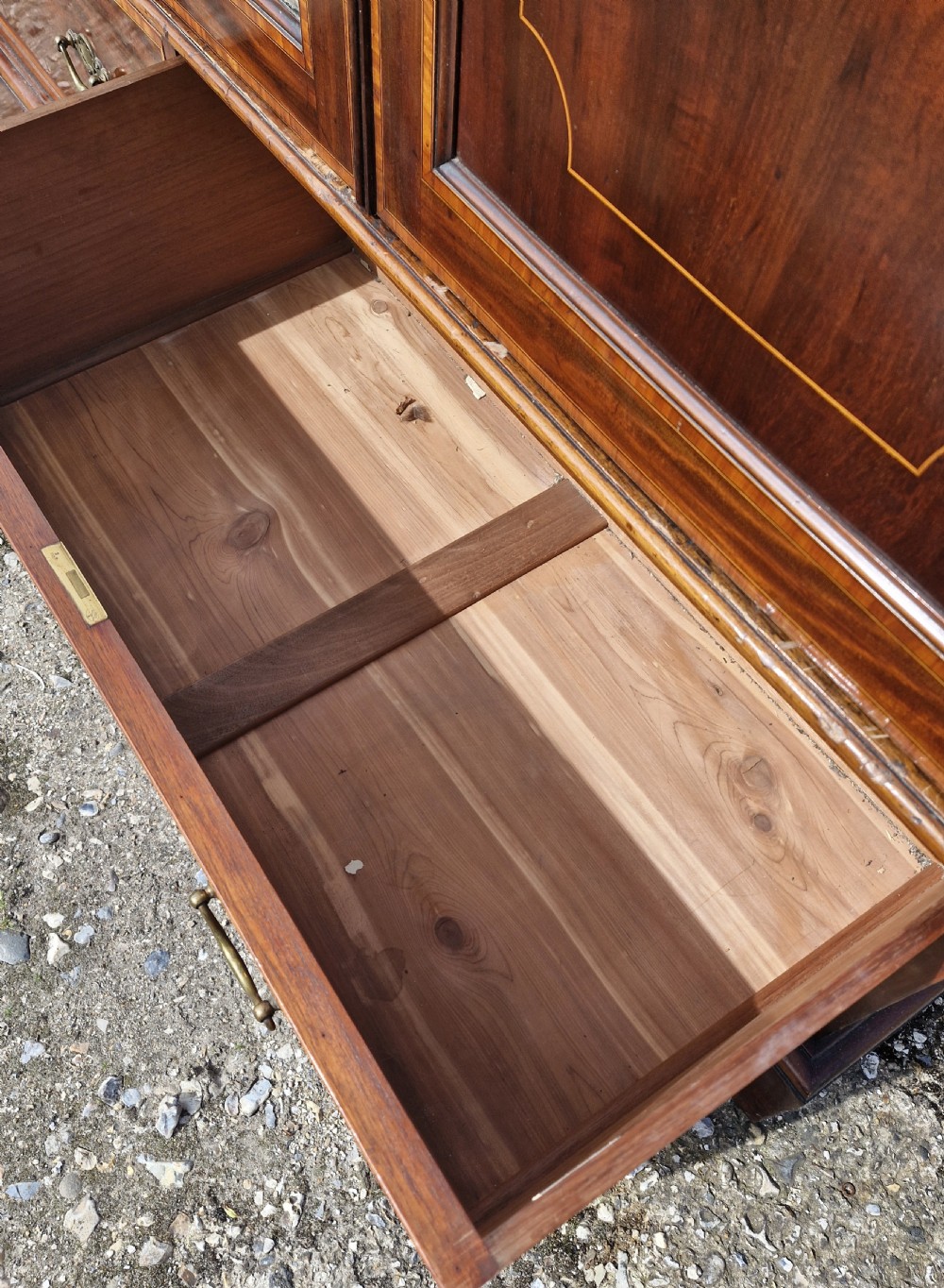 Good quality Edwardian inlaid mahogany wardrobe.  View XV
