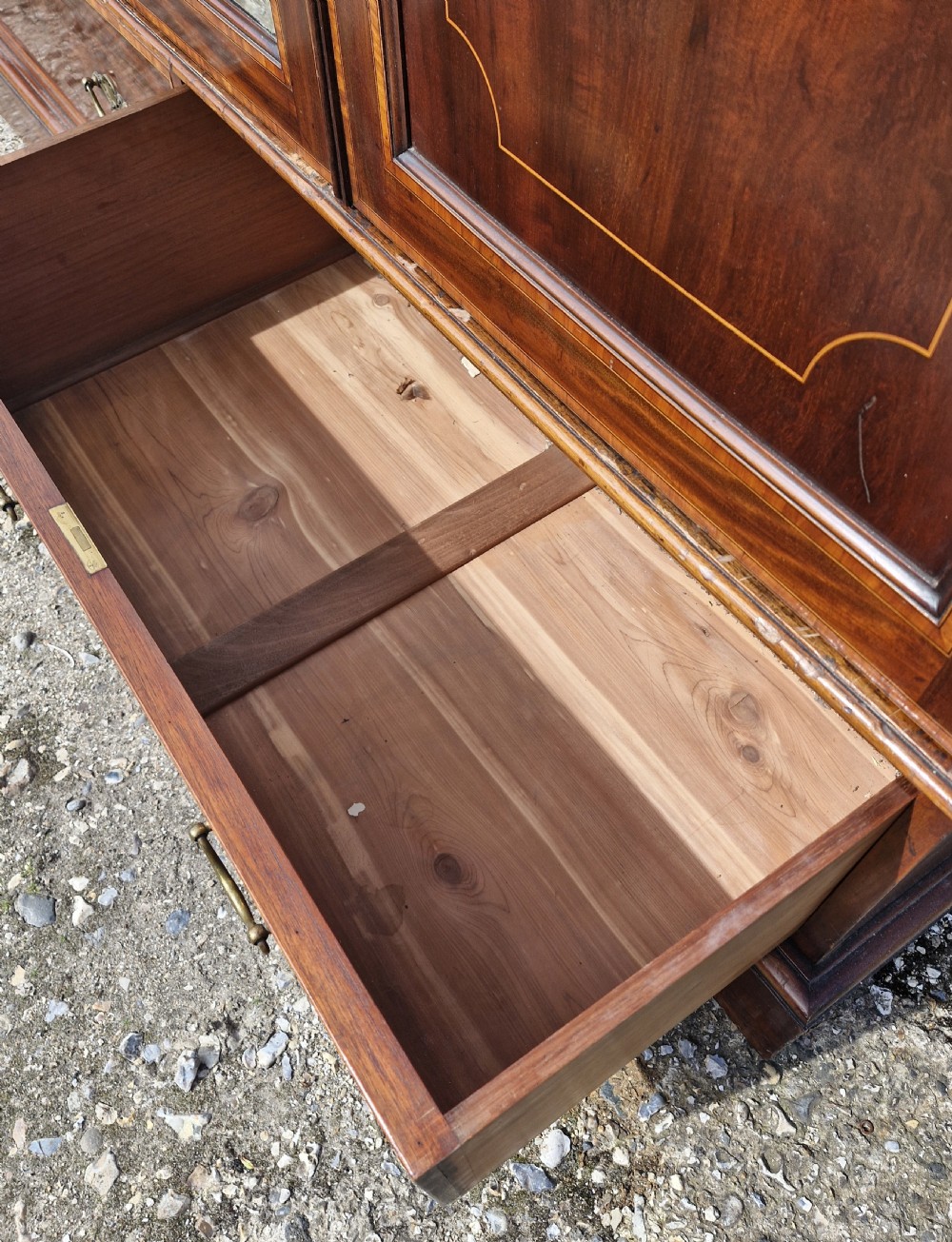 Good quality Edwardian inlaid mahogany wardrobe.  View XVI