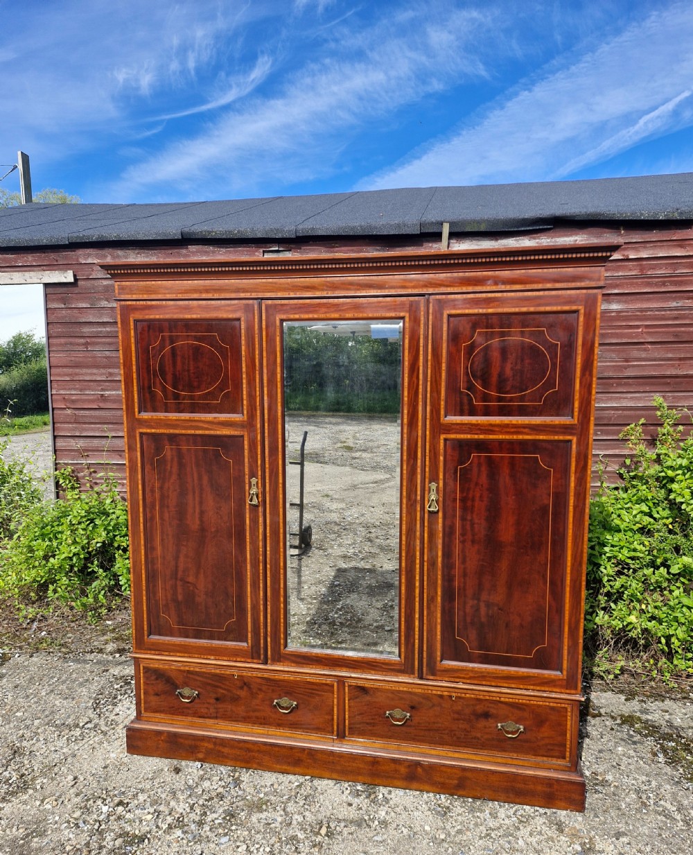 Good quality Edwardian inlaid mahogany wardrobe.  View XVIII