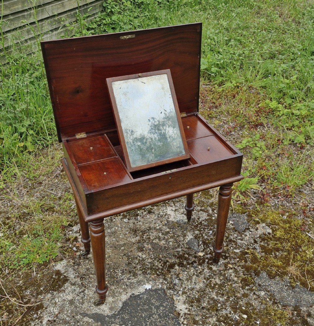 Small Regency mahogany dressing table