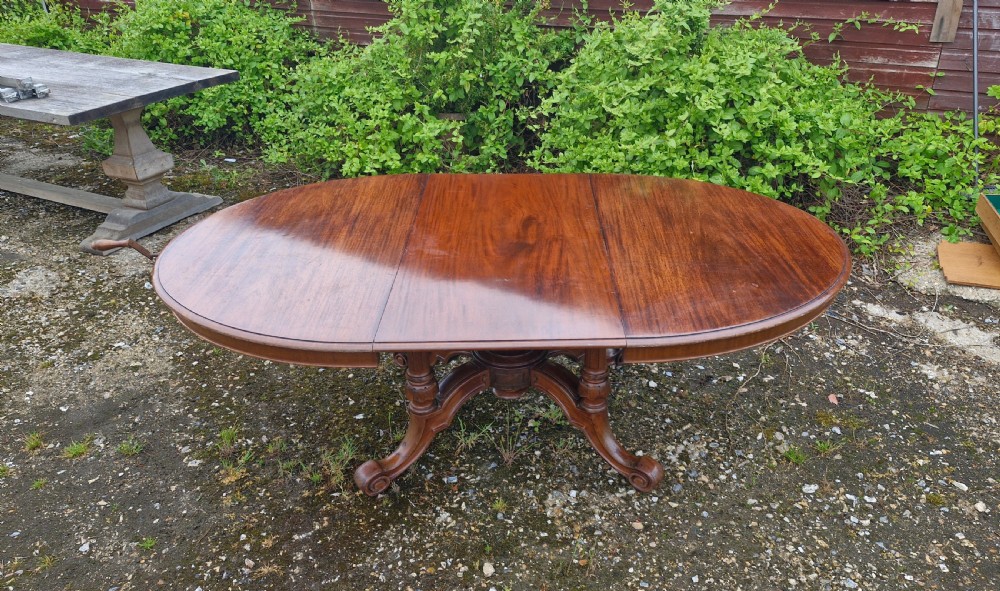 Unusual Victorian mahogany extending dining table.  View VIII