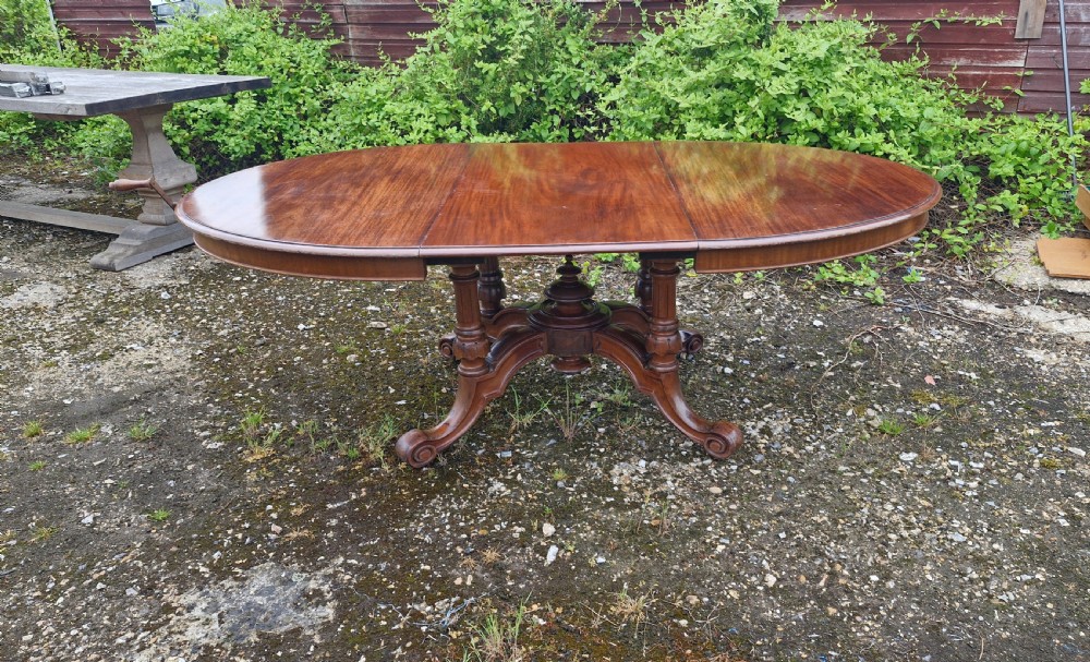 Unusual Victorian mahogany extending dining table.  View XV