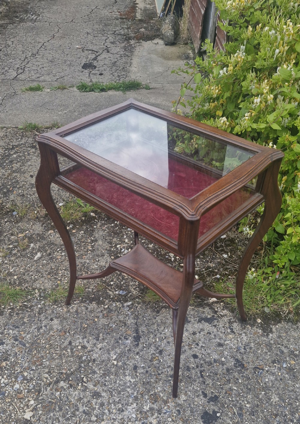 Edwardian mahogany bijouterie cabinet. 