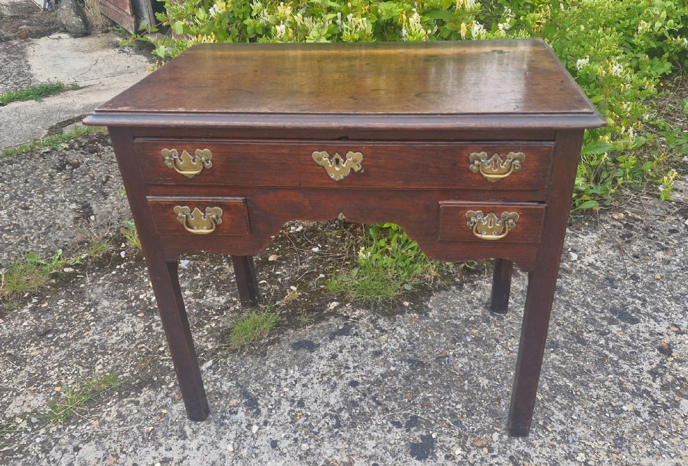 Late Georgian oak 3 drawer lowboy.