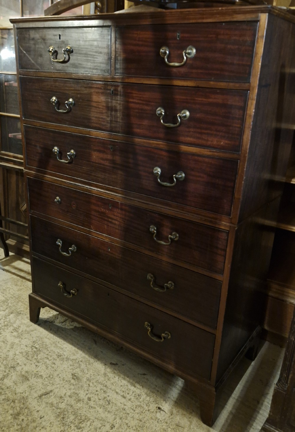 Practical and useful late 18th century Georgian mahogany chest of drawers. 