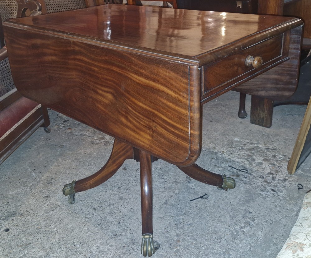 Regency mahogany pedestal breakfast table.