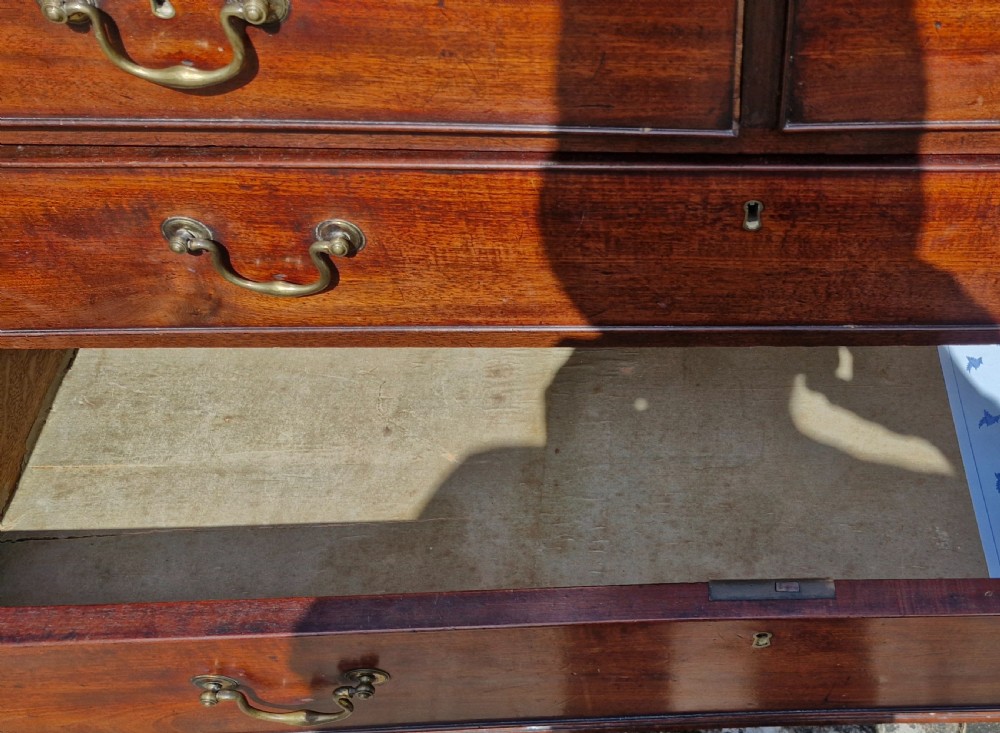 Good practical Georgian mahogany chest of drawers.  View VI