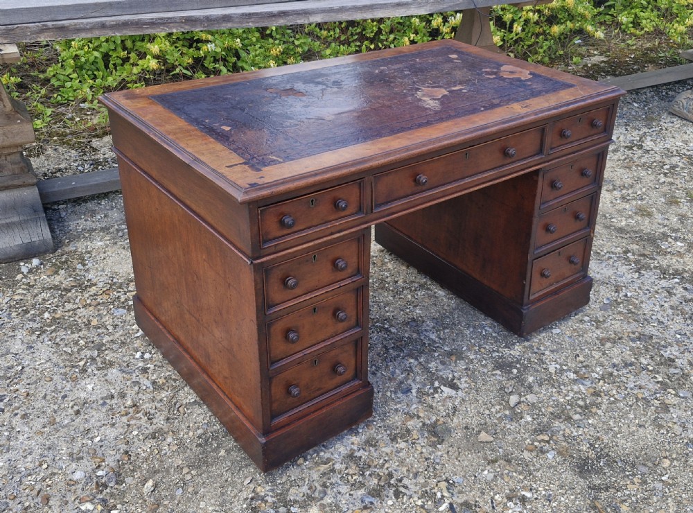 Victorian mahogany kneehole pedestal desk. 