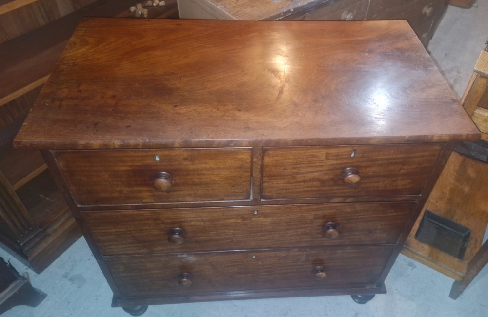 Neat and practical Regency mahogany chest of drawers View IV