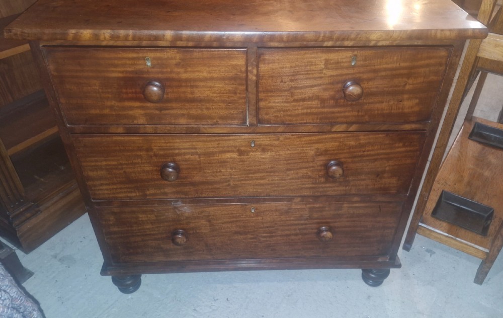 Neat and practical Regency mahogany chest of drawers View V