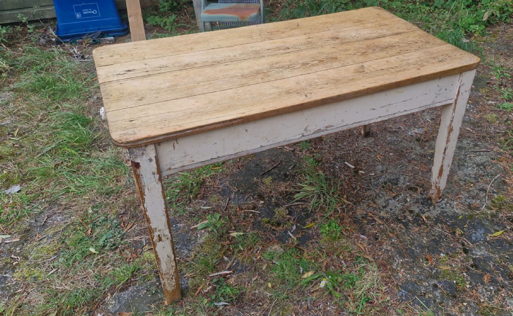Late Victorian pine kitchen table with 2 drawers. View VII