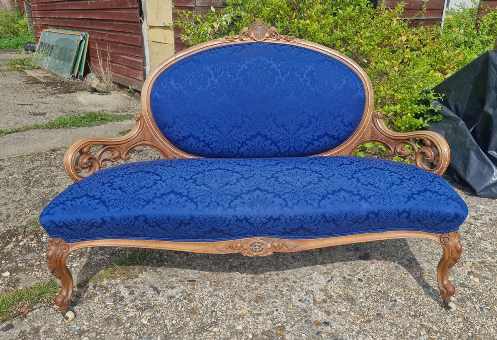 Pretty Victorian walnut window seat.