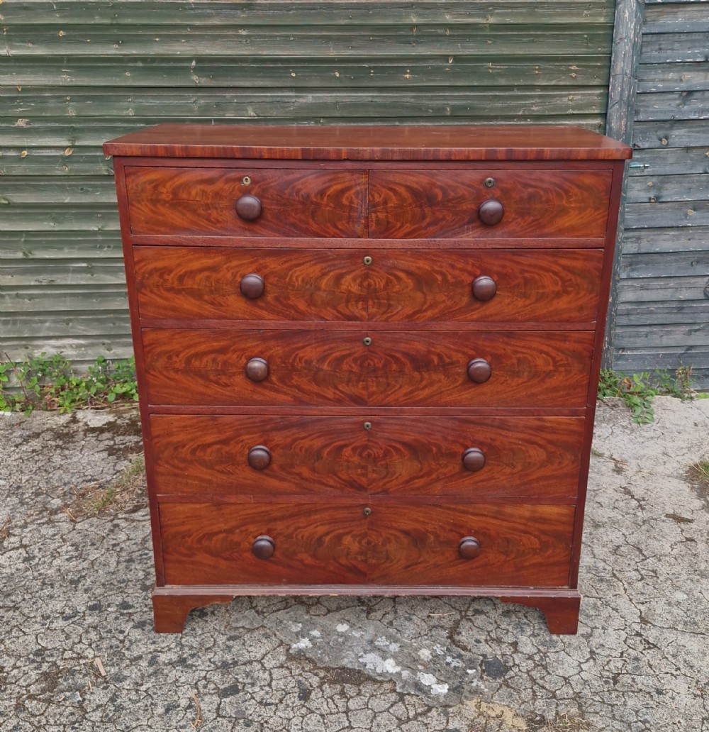Good practical early Victorian mahogany chest of drawers. 