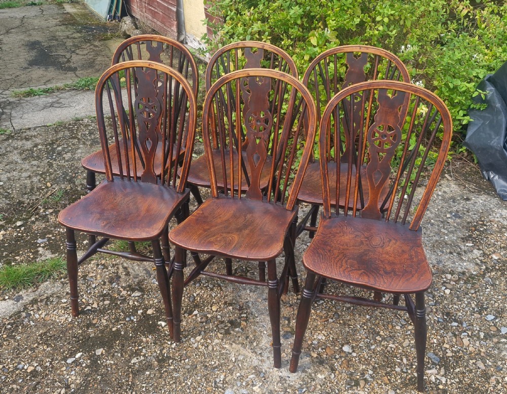 Lovely set of 6 Early Victorian Windsor wheel back farmhouse kitchen chairs.