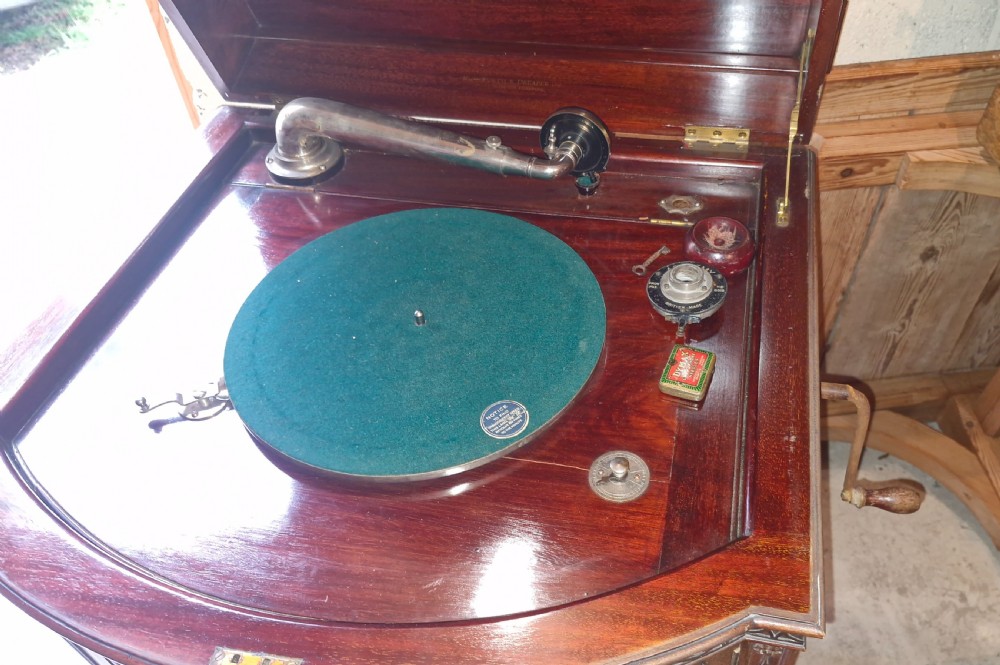 Mahogany wind up gramophone. Good cabinet.  View IX
