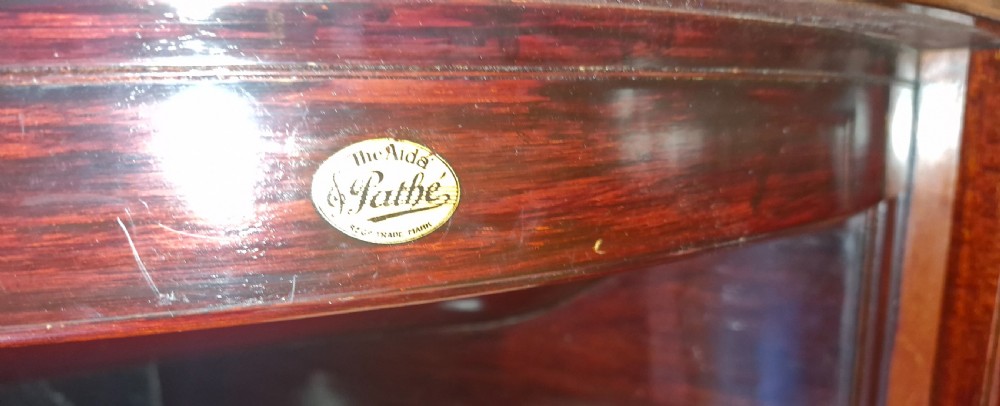 Mahogany wind up gramophone. Good cabinet.  View X