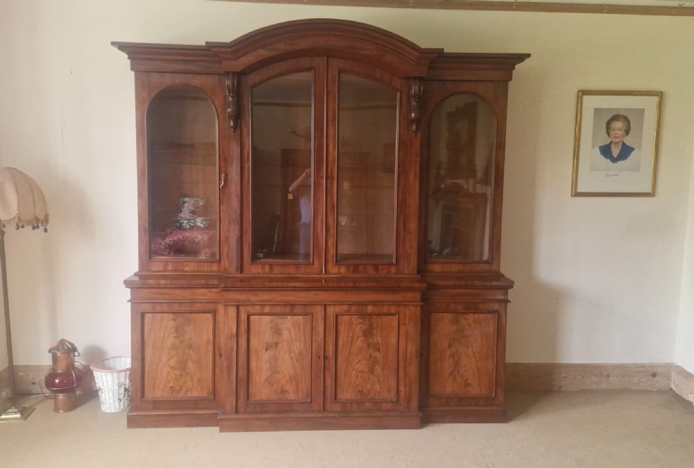 Large Mid 19th century mahogany breakfront library bookcase.  View III