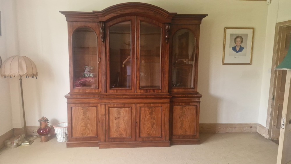 Large Mid 19th century mahogany breakfront library bookcase.  View IV