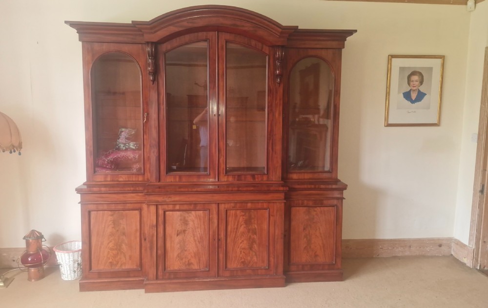 Large Mid 19th century mahogany breakfront library bookcase.  View X