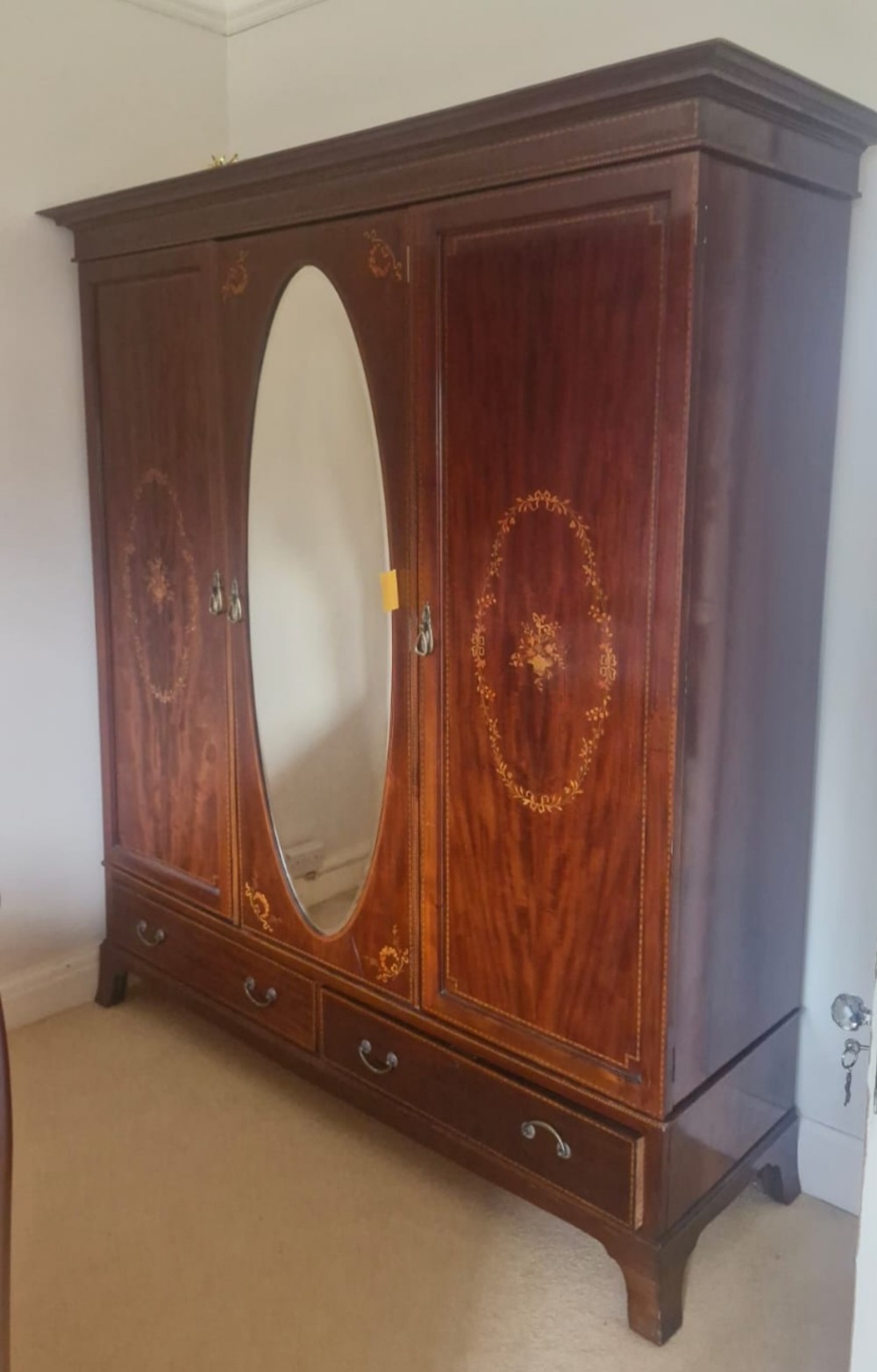 Good quality Edwardian inlaid mahogany wardrobe. 