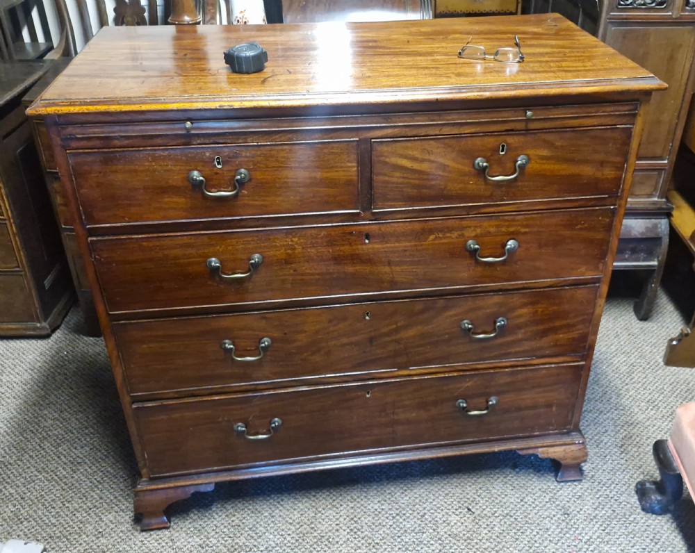 Early 19th century mahogany chest of drawers with brushing slide. View III