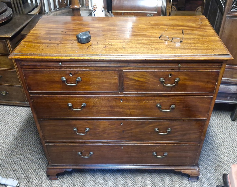 Early 19th century mahogany chest of drawers with brushing slide. View V