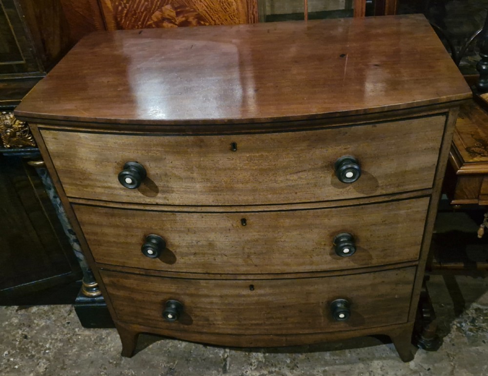 Good Regency mahogany bow front chest of drawers 