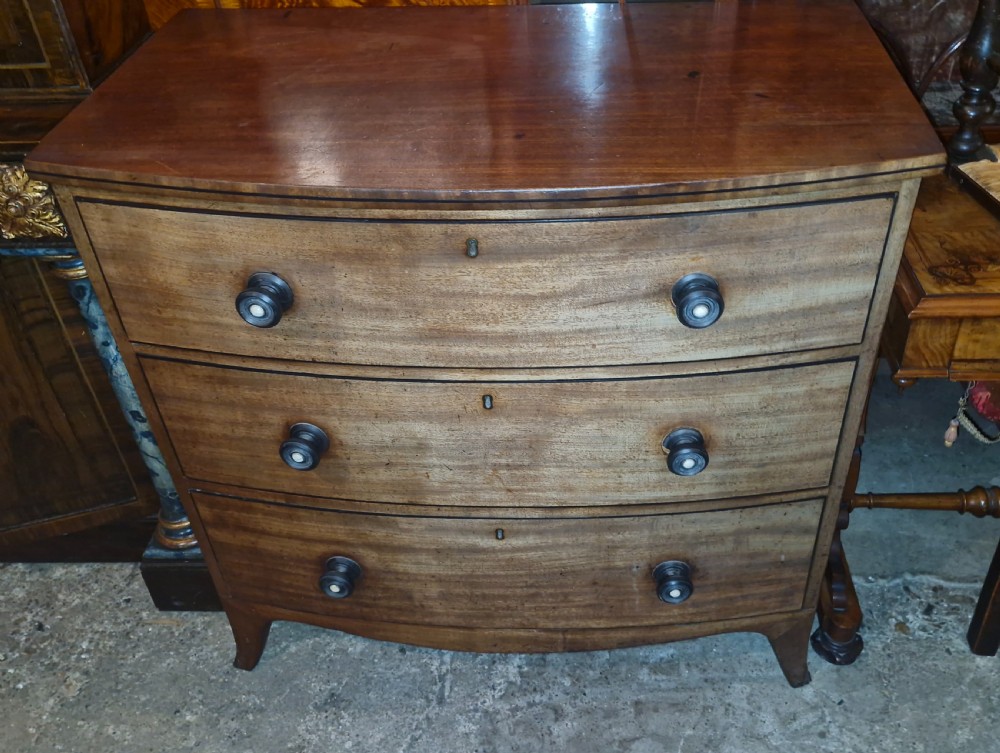 Good Regency mahogany bow front chest of drawers  View II