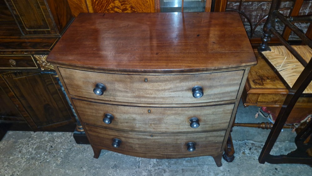 Good Regency mahogany bow front chest of drawers  View VI