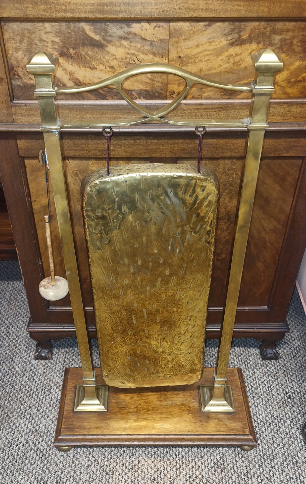 Victorian brass dinner gong .