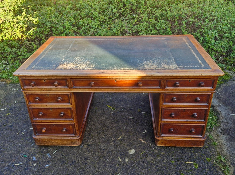 Good size Victorian mahogany pedestal writing desk. 