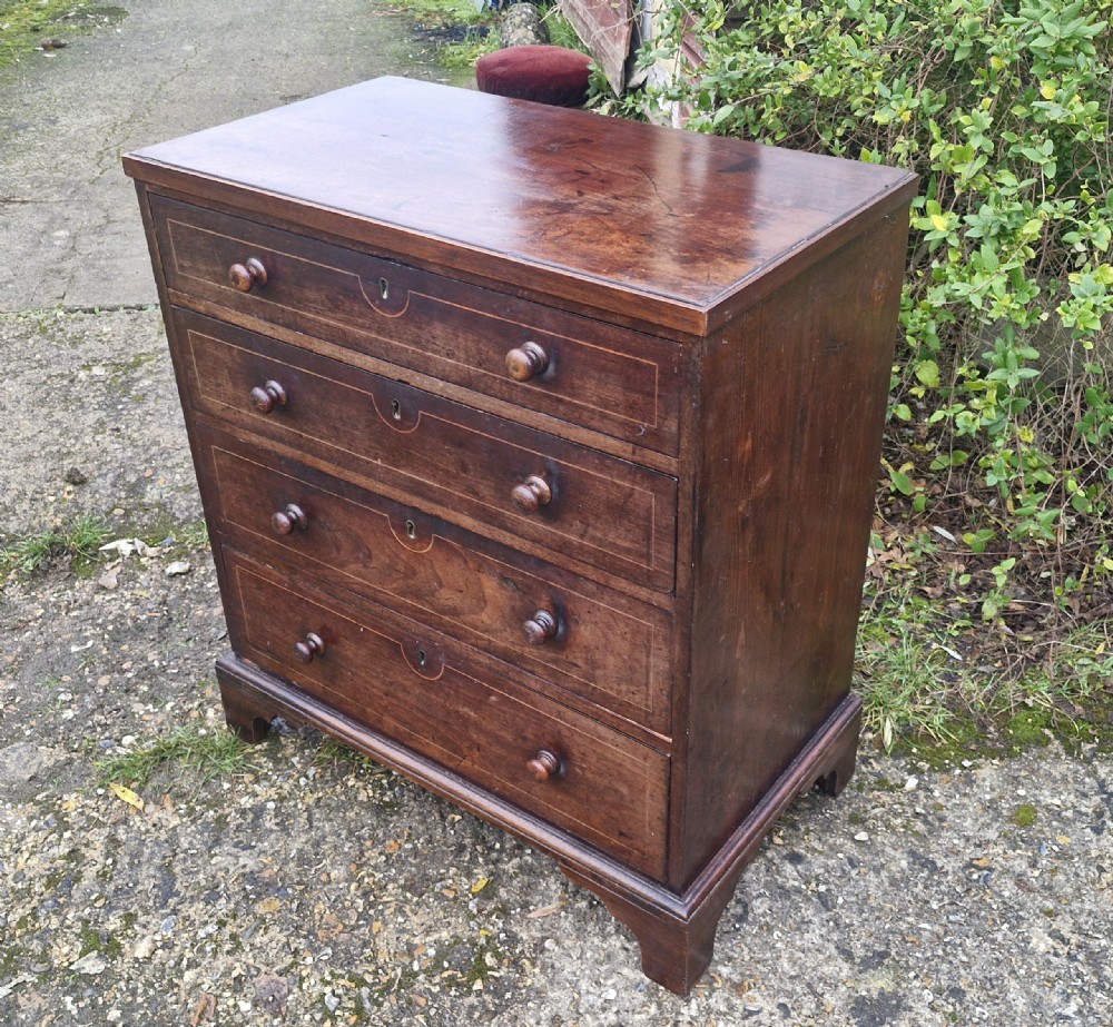 Neat small Regency mahogany chest of drawers. 