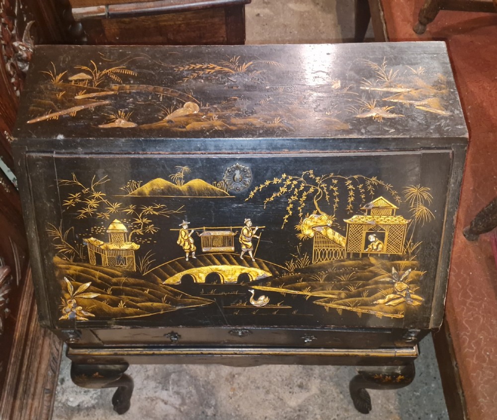 Small lacquered bureau with hoof feet. View VII