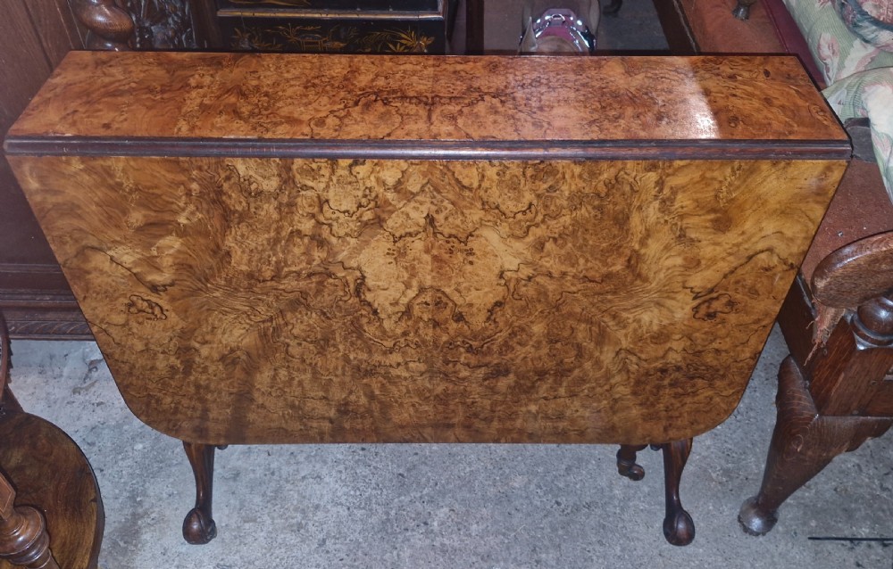 Victorian burr walnut Sutherland table. View VI