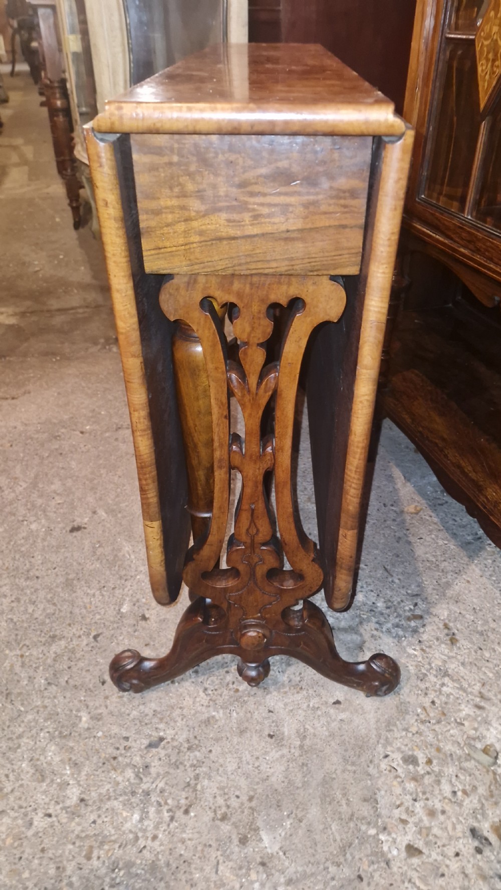 Victorian burr walnut Sutherland table. View VII
