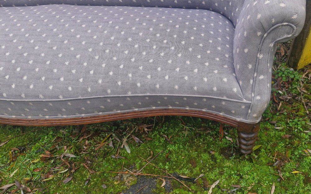 Mid 19th century rosewood sofa with Bobbin turned legs. View III