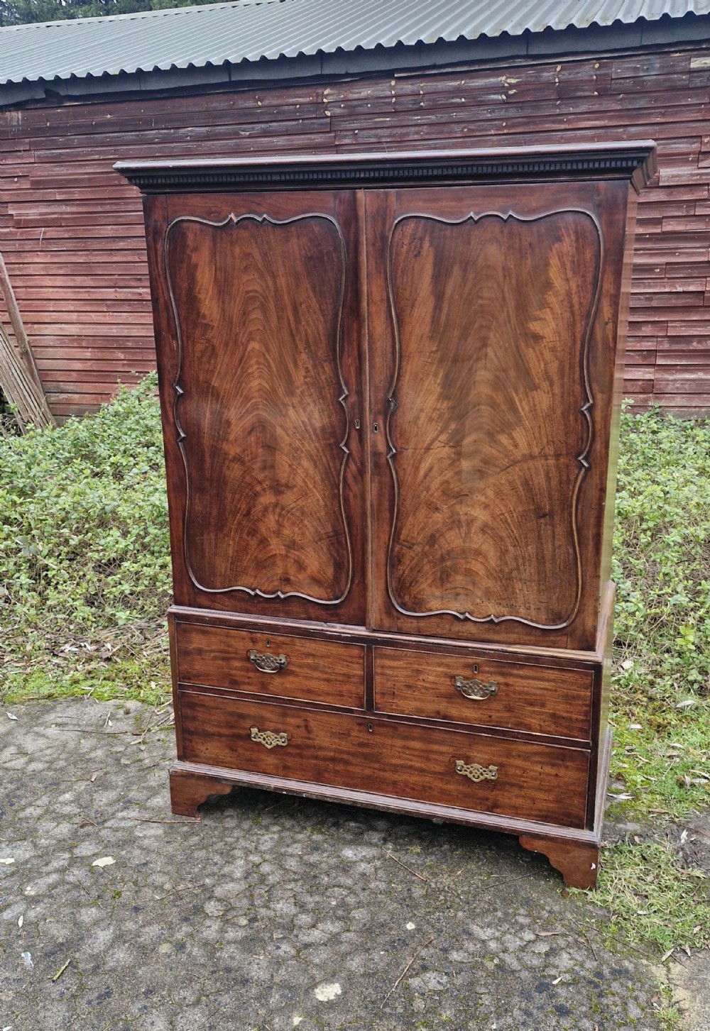 Mid 18th century Georgian mahogany housekeepers cupboard. 