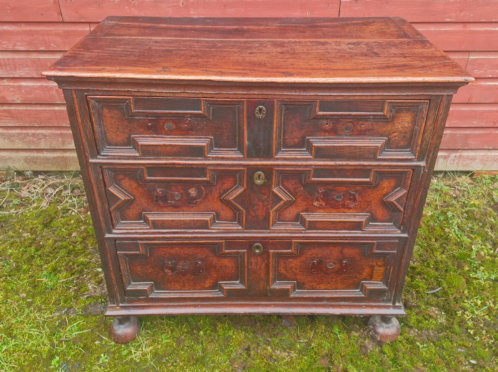 Late 17th century oak chest of drawers. 